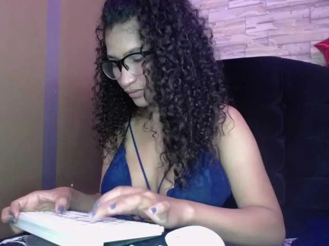 Live sex webcam photo for violeta-hot22 #271646250
