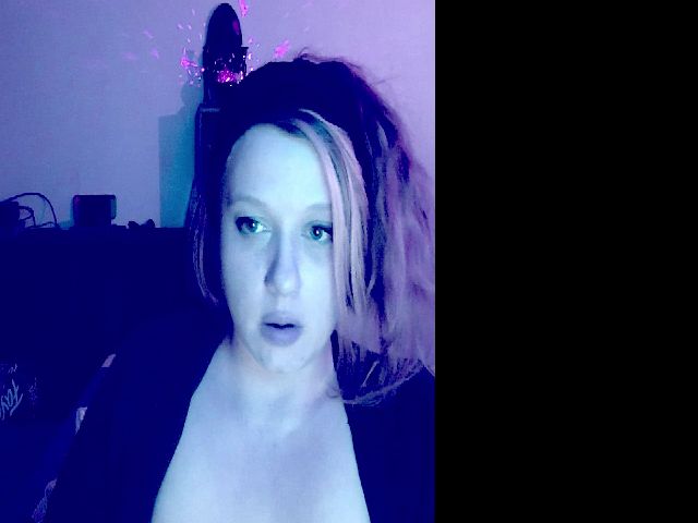 Live sex webcam photo for KissedPixie #271647324