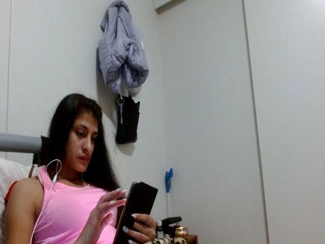 Live sex webcam photo for SweetSuzie #271648044