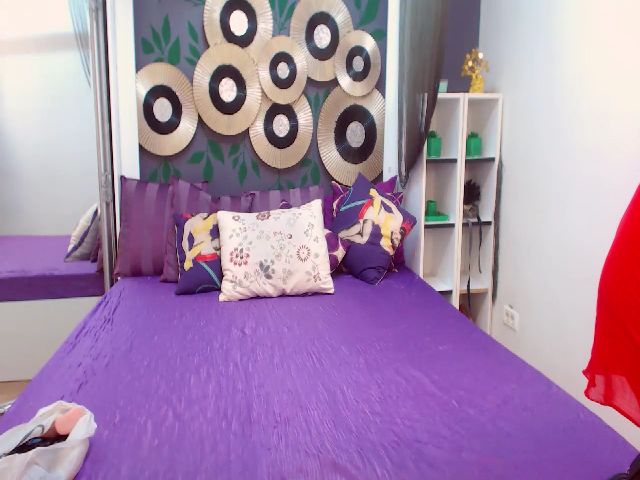 Live sex webcam photo for KarlaGuccy #271654434