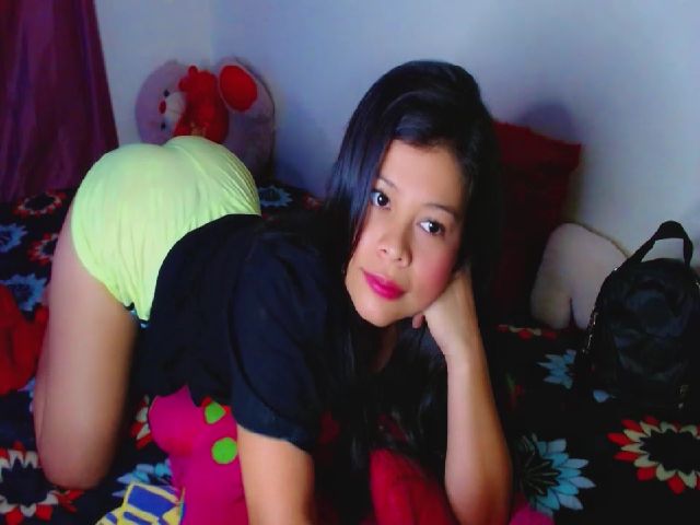 Live sex webcam photo for Cutenia #271654399