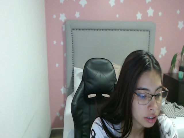 Live sex webcam photo for Violeta_25x_ #271659022