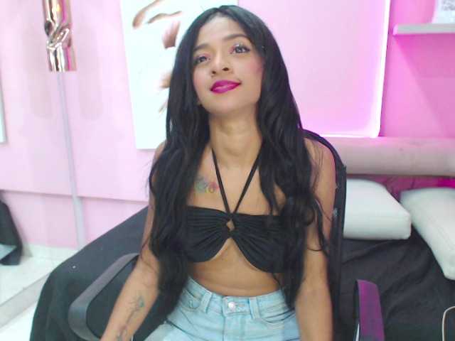 Live sex webcam photo for charlote-15 #271666082