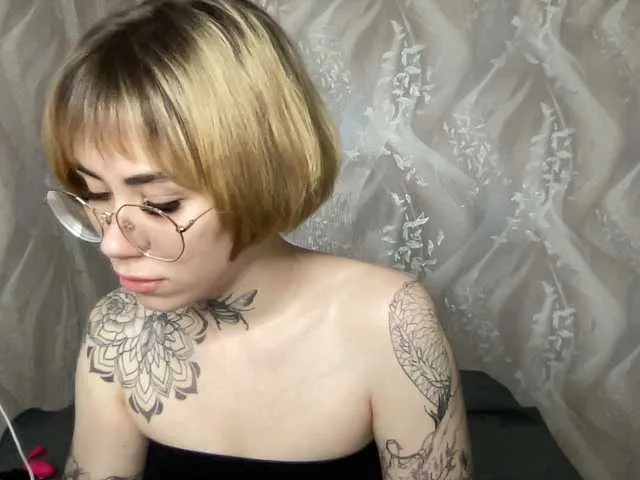 Live sex webcam photo for 669Aleksa669 #271661325