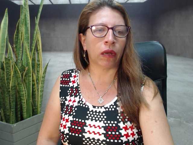 Live sex webcam photo for maturehot-1 #271669250