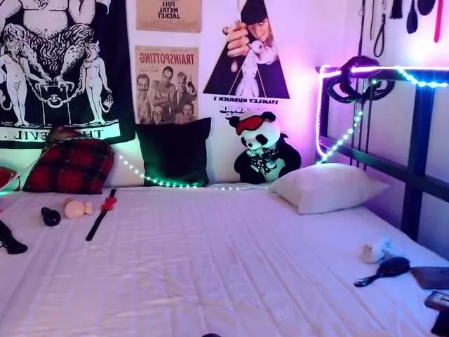 Live sex webcam photo for Clitbait #271662583