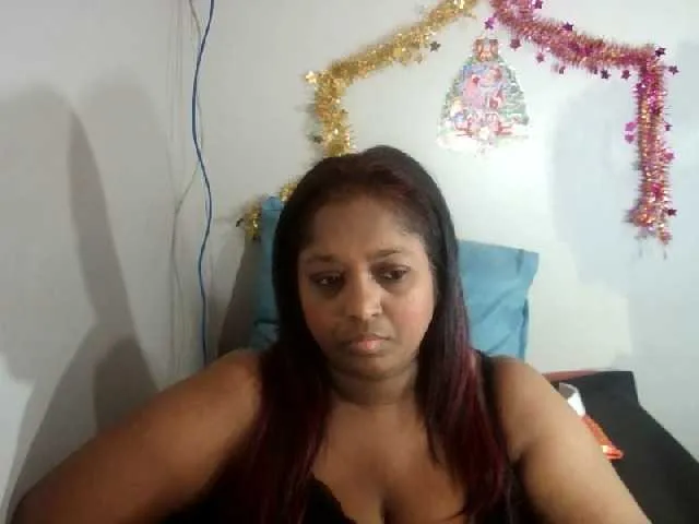 Live sex webcam photo for Indiantasha #287986275