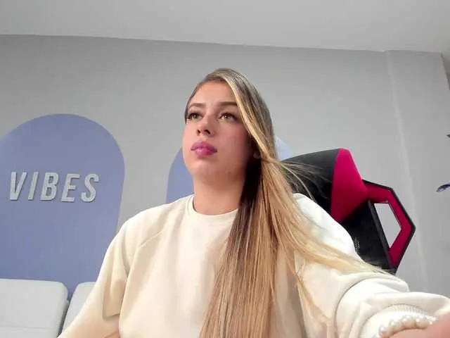 Live sex webcam photo for EllaClark #287991721