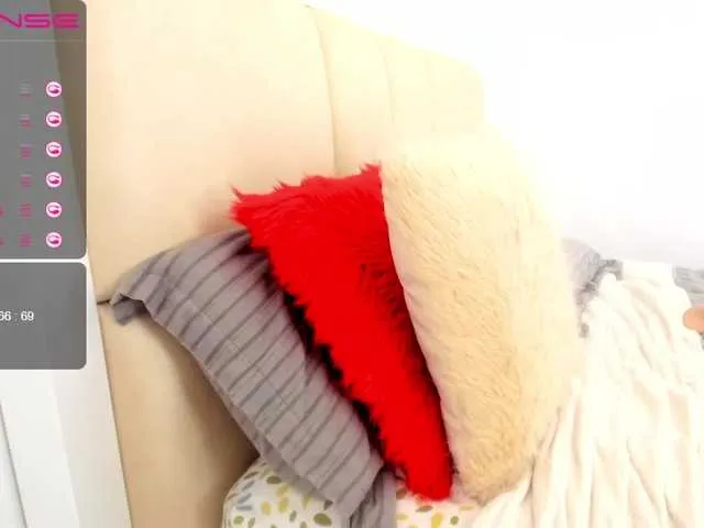 Live sex webcam photo for KaylaGinger #271672442