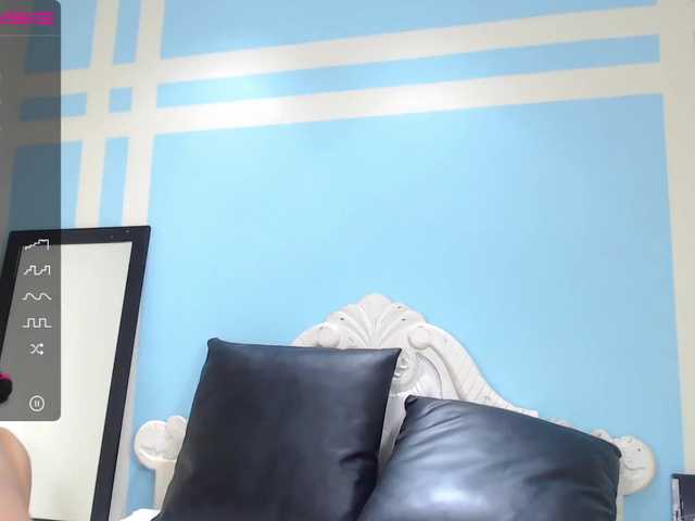 Live sex webcam photo for SantanaAndBri #271671639