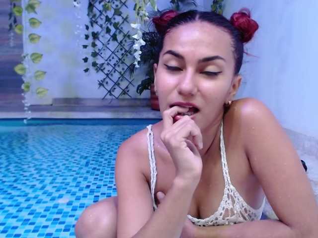 Live sex webcam photo for sweetfer #271662051