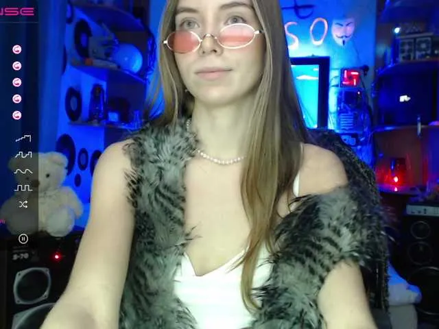 Live sex webcam photo for kika-Co #271668332