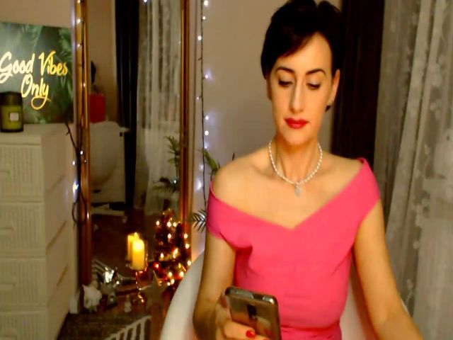 Live sex webcam photo for Miss_Giulia #271664244