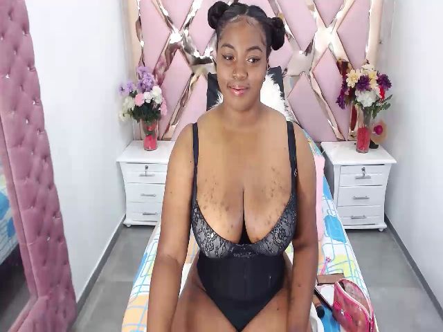 Live sex webcam photo for CiaraEbonyxxx #271663322