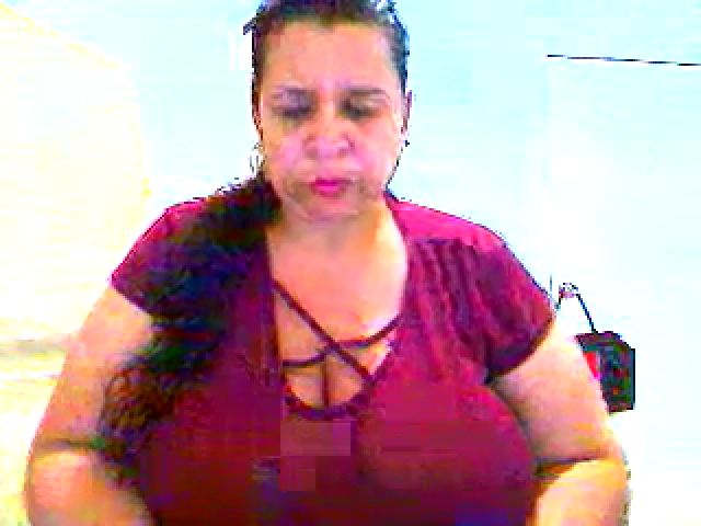 Live sex webcam photo for LatinaBigAss4 #271663139