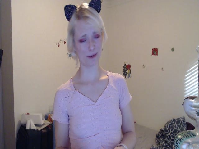 Live sex webcam photo for DragonKitty69 #271673306