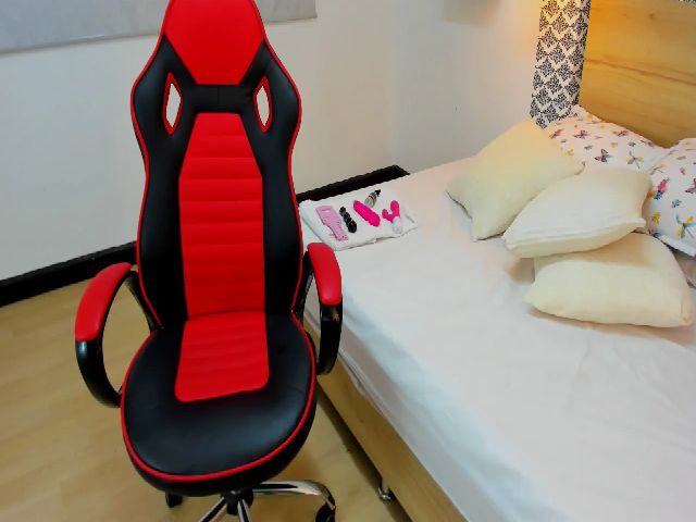 Live sex webcam photo for Samantha_dee #271670059
