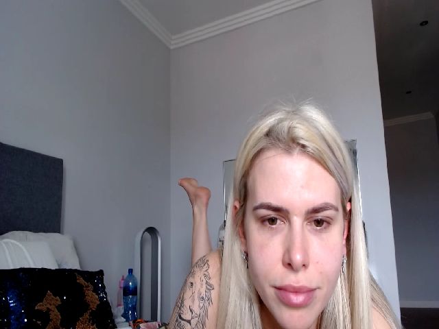 Live sex webcam photo for LunaRose777 #271667596