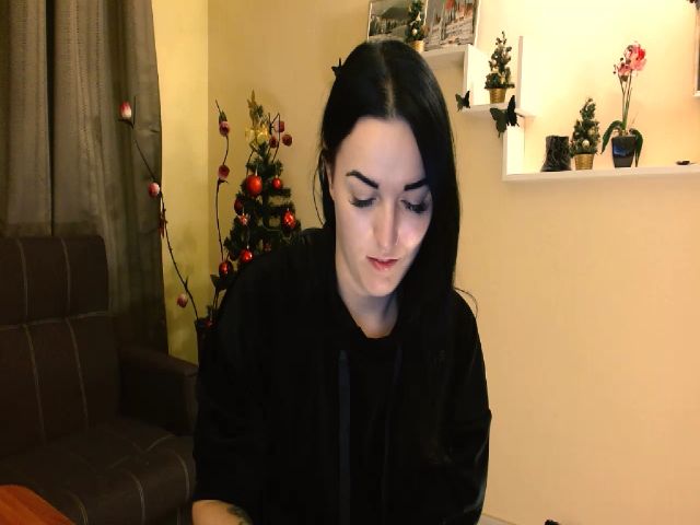 Live sex webcam photo for NikkiLeppard #271675268