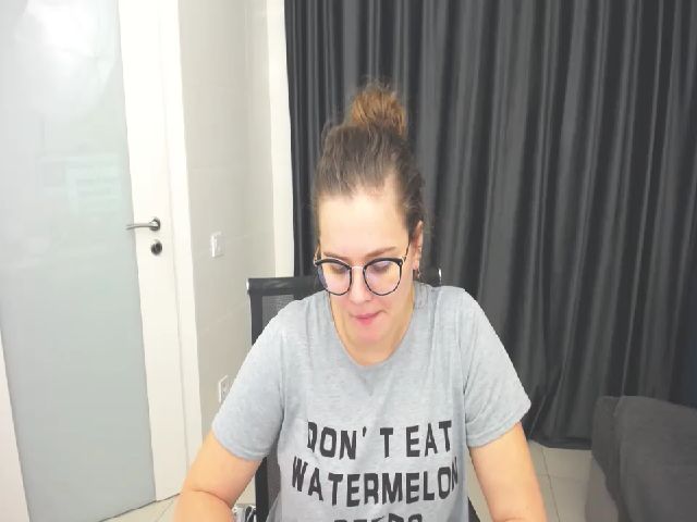 Live sex webcam photo for KellyKleine #271675144