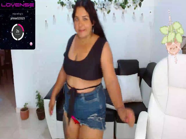 Live sex webcam photo for Dahianqueen #271674740