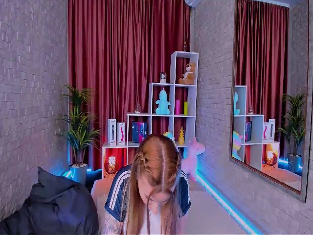 Live sex webcam photo for AshleySimple #271674564