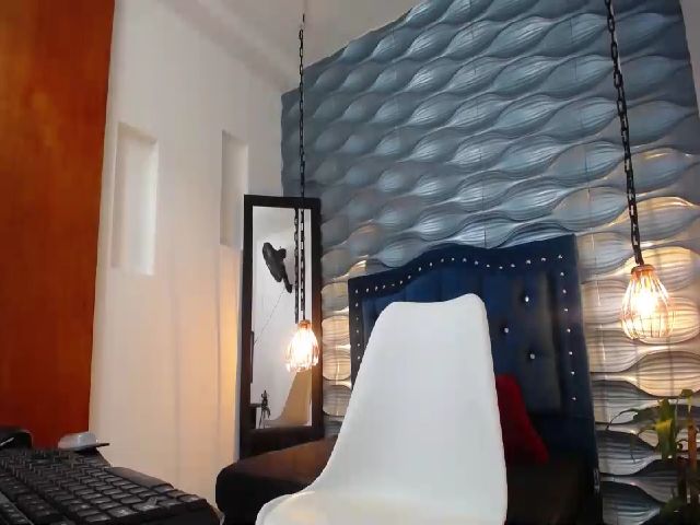 Live sex webcam photo for Tifanny_up #271673387