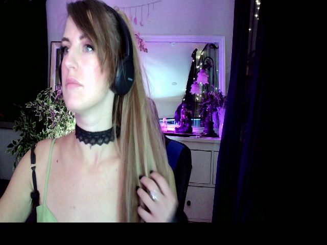 Live sex webcam photo for LilSadie #271670395