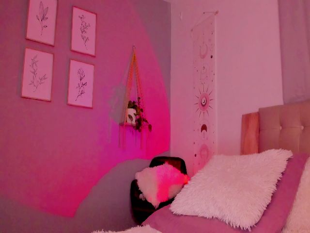 Live sex webcam photo for kittennmoon #271674652