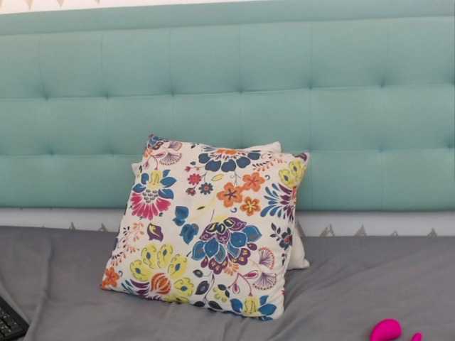 Live sex webcam photo for Taylor-Allana #271672168