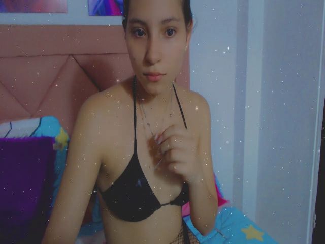 Live sex webcam photo for Emma_18x #271674150