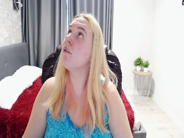 Live sex webcam photo for SweetnessLucy #271667441