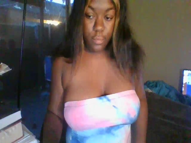 Live sex webcam photo for Bigbootibambi #271663054