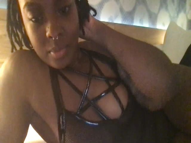 Live sex webcam photo for LunaNoire #271667114