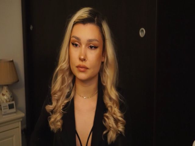 Live sex webcam photo for GoddessMilena #271675063
