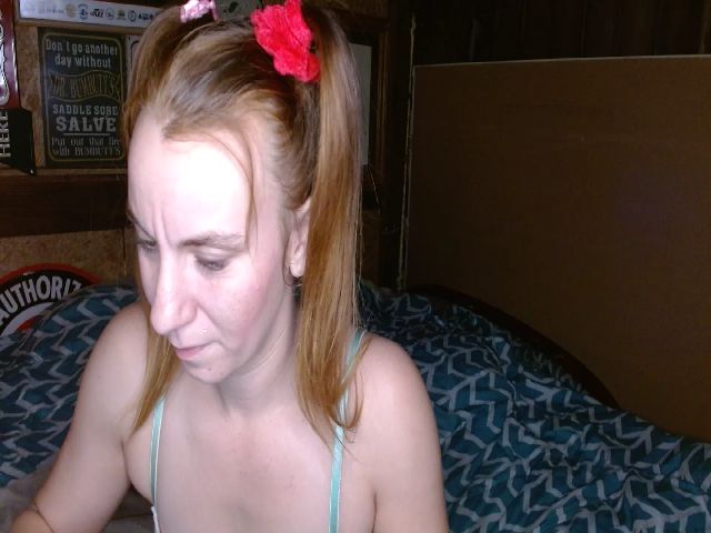 Live sex webcam photo for Andiesredmint #271670291