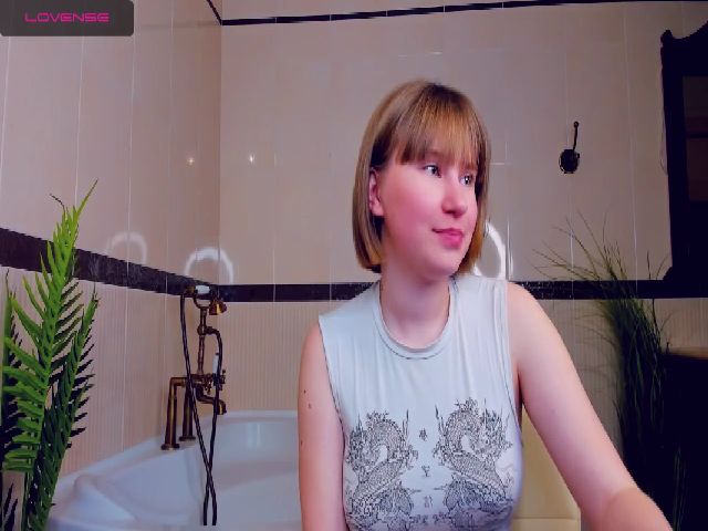 Live sex webcam photo for NikkiWhiteS #271671143