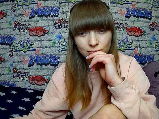 Live sex webcam photo for Holly15 #271672247