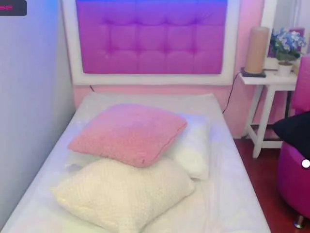 Live sex webcam photo for Emely-Saenz #271666278