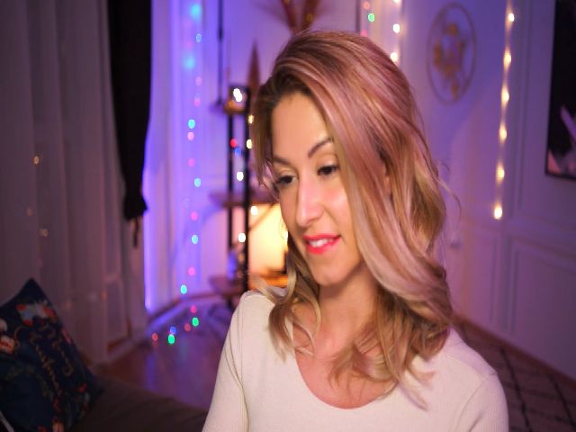 Live sex webcam photo for lovelylollly #271673442