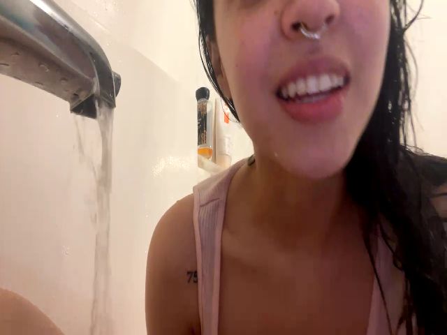 Live sex webcam photo for redlatina24 #271665136