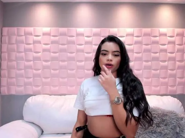 Live sex webcam photo for MaddyHunter #271668349