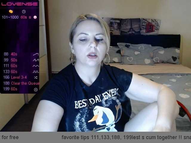 Live sex webcam photo for EllaSwan #271682788