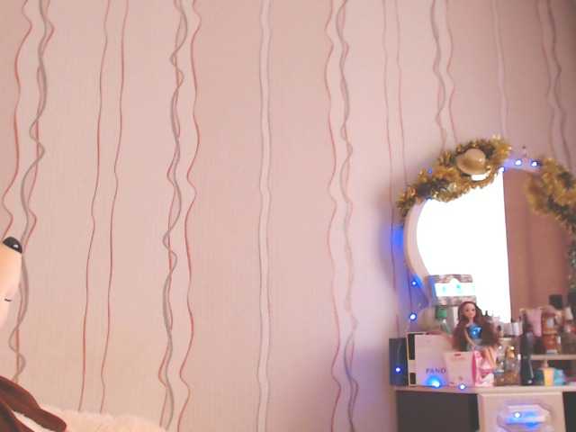 Live sex webcam photo for SexyQueen333 #271679418