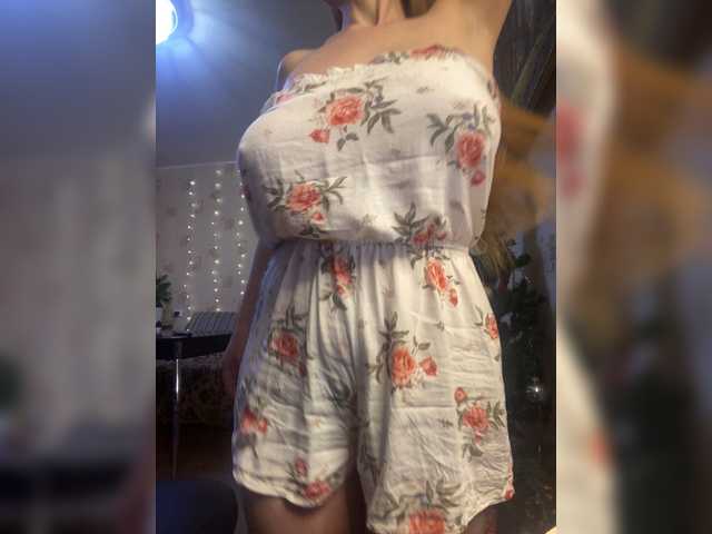 Live sex webcam photo for Viki-tiki-tak #271682095