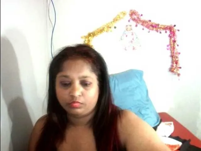 Live sex webcam photo for Indiantasha #287986276
