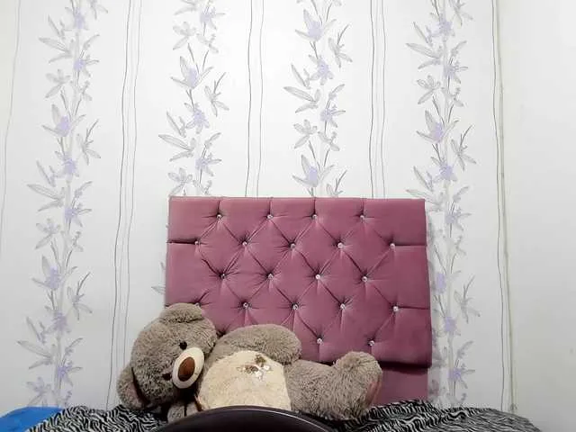 Live sex webcam photo for Hollysweet18x #271680175