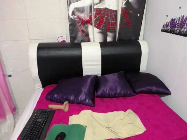 Live sex webcam photo for candystorm01 #271676636