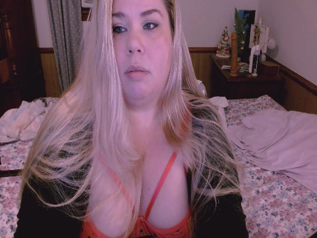 Live sex webcam photo for PlumpKittyKat #271678775