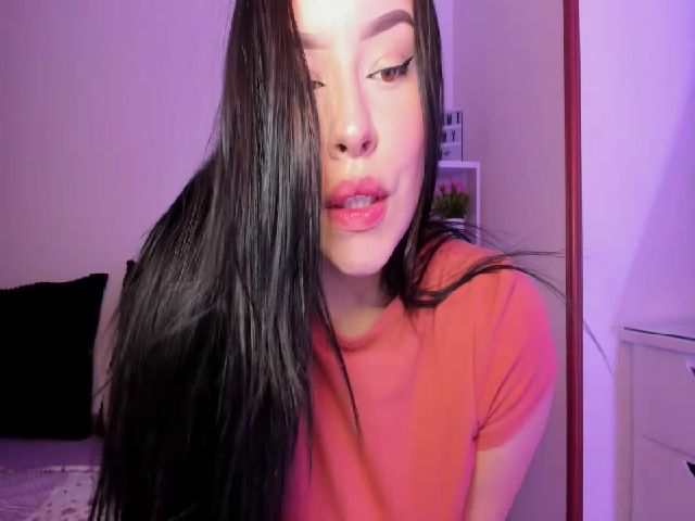 Live sex webcam photo for Sexxygirl18x #271677420